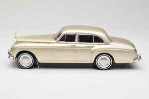 Rolls-Royce Silver Cloud III Flying Spur H.J. Mulliner Zlatý MCG 1:18 MCG18058 Kov – obrázek 3 z 6