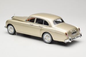 Rolls-Royce Silver Cloud III Flying Spur H.J. Mulliner Zlatý MCG 1:18 MCG18058 Kov – obrázek 5 z 6