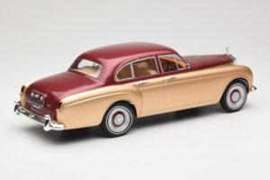 Rolls-Royce Silver Cloud III Flying Spur H.J. Mulliner Červený & Zlatý MCG 1:18 MCG18132 Kov – obrázek 2 z 6