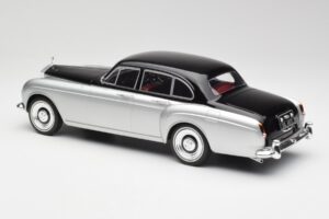 Rolls-Royce Silver Cloud III Mulliner Stříbrný & Černý MCG 1:18 MCG18128 Kov – obrázek 5 z 6