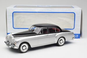 Rolls-Royce Silver Cloud III Mulliner Stříbrný & Černý MCG 1:18 MCG18128 Kov – obrázek 6 z 6