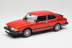 Saab 900 GL Červený MCG 1:18 MCG18340 Kov