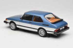 Saab 900 Turbo Blue Metallic MCG 1:18 MCG18261MCW Kov – obrázek 5 z 6