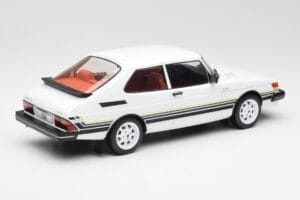 Saab 900 Turbo Bílý MCG 1:18 MCG18339 Kov – obrázek 2 z 6