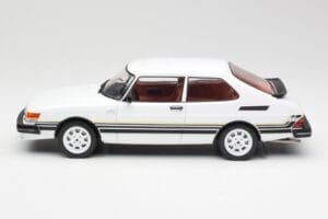 Saab 900 Turbo Bílý MCG 1:18 MCG18339 Kov – obrázek 3 z 6