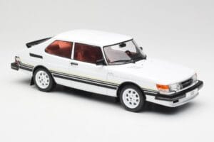 Saab 900 Turbo Bílý MCG 1:18 MCG18339 Kov – obrázek 4 z 6