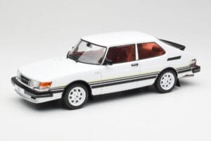 Saab 900 Turbo Bílý MCG 1:18 MCG18339 Kov