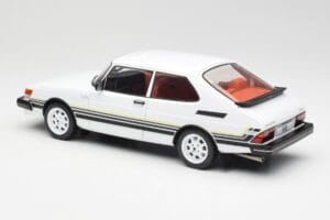 Saab 900 Turbo Bílý MCG 1:18 MCG18339 Kov – obrázek 5 z 6