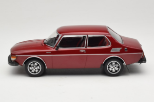 Saab 99 EMS Metallic Červený MCG 1:18 MCG18441 Kov – obrázek 3 z 6