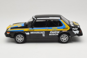 Saab 99 EMS #1 P. Eklund / B. Cederberg Rally Sweden 1977 MCG 1:18 MCG18825R Kov – obrázek 3 z 6