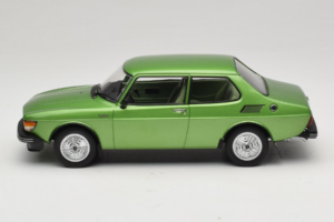 Saab 99 Metallic Zelený MCG 1:18 MCG18440 Kov – obrázek 3 z 6