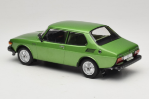 Saab 99 Metallic Zelený MCG 1:18 MCG18440 Kov – obrázek 5 z 6