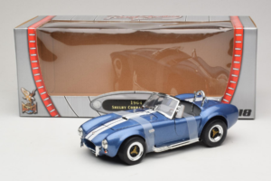 Shelby Cobra 427 S/C Modrý Bílý Pruh Road Signature 1:18 92058-P2 Kov – obrázek 6 z 6
