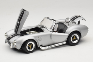 Shelby Cobra 427S/C Stříbrná S Černými Pruhy Road Signature 1:18 92058 Kov – obrázek 2 z 8