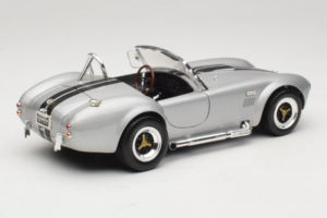 Shelby Cobra 427S/C Stříbrná S Černými Pruhy Road Signature 1:18 92058 Kov – obrázek 3 z 8