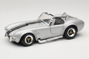 Shelby Cobra 427S/C Stříbrná S Černými Pruhy Road Signature 1:18 92058 Kov