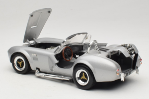 Shelby Cobra 427S/C Stříbrná S Černými Pruhy Road Signature 1:18 92058 Kov – obrázek 5 z 8