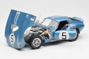 Shelby Cobra Daytona Coupe #5 D. Gurney / B. Bondurant 24 Hours of Le Mans 1964 Exoto 1:18 135190555498 Kov – obrázek 2 z 8