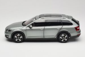 Skoda Octavia Mk4 Combi Zelený Paudi Model 1:18 ZMR000005GRU Kov – obrázek 4 z 8
