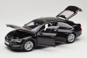 Skoda Superb Mk3 Černý Paudi Model 1:18 ZSS000006BLA Kov – obrázek 2 z 8