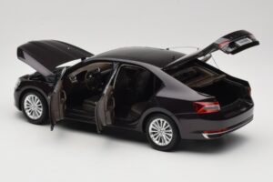 Skoda Superb Mk3 Černý Paudi Model 1:18 ZSS000006BLA Kov – obrázek 5 z 8