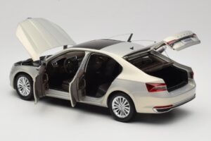Skoda Superb Mk3 Zlatý Paudi Model 1:18 ZSS000006GOLD Kov – obrázek 5 z 8