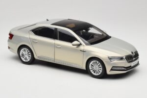 Skoda Superb Mk3 Zlatý Paudi Model 1:18 ZSS000006GOLD Kov – obrázek 6 z 8