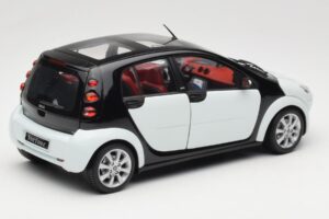 Smart Forfour Bílý Kyosho 1:18 0019141V001C01Q00 Kov – obrázek 3 z 8