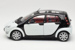 Smart Forfour Bílý Kyosho 1:18 0019141V001C01Q00 Kov – obrázek 4 z 8