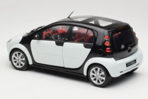 Smart Forfour Bílý Kyosho 1:18 0019141V001C01Q00 Kov – obrázek 7 z 8