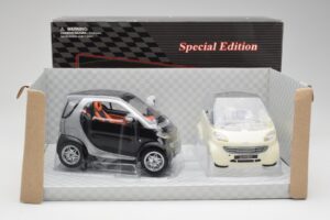 Smart Fortwo Černý & Bílý Maisto 1:18 56045 Kov – obrázek 2 z 3