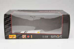 Smart Fortwo Černý & Bílý Maisto 1:18 56045 Kov – obrázek 3 z 3