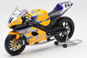 Suzuki GSX-R 1000 Team Alstare Corona Extra T. Corser WSB 2005 Minichamps 1:12 122052211 Kov – obrázek 2 z 6