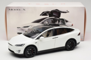 Tesla Model X Bílý OEM 1:18 TESLA001 Kov – obrázek 8 z 8