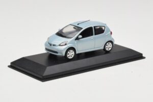 Toyota Aygo Light Blue Metallic Minichamps 1:43 TOYOTA012 Kov – obrázek 2 z 4