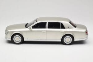 Toyota Century Silver Metallic Kyosho 1:18 KSR18036S Kov – obrázek 3 z 6