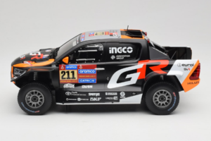 Toyota GR DKR Hilux Evo #211 H. Lategan / B. Cummings Rally Dakar 2025 IXO 1:18 18RMC237 Kov – obrázek 3 z 6