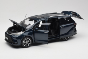 Toyota Granvia Tmavě Modrý OEM 1:18 FCL22GR803 Kov – obrázek 2 z 8