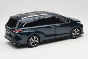 Toyota Granvia Tmavě Modrý OEM 1:18 FCL22GR803 Kov – obrázek 3 z 8