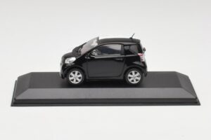 Toyota iQ Černý & Bílý Geneva Motor Show 2009 Minichamps 1:43 400166801 Kov