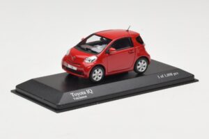 Toyota iQ Červený Minichamps 1:43 400166800 Kov – obrázek 2 z 4
