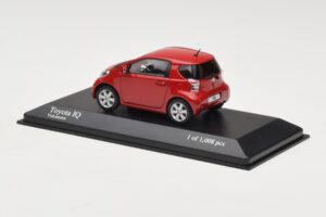 Toyota iQ Červený Minichamps 1:43 400166800 Kov – obrázek 3 z 4