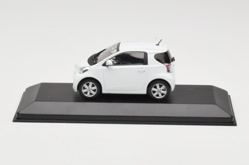 Toyota iQ Bílý Minichamps 1:43 TOYOTA009 Kov