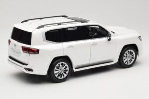 Toyota Land Cruiser J300 ZX Bílý LCD 1:18 LCD18013-ZX-WH Kov – obrázek 3 z 8