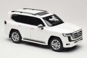 Toyota Land Cruiser J300 ZX Bílý LCD 1:18 LCD18013-ZX-WH Kov – obrázek 6 z 8