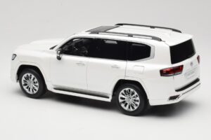 Toyota Land Cruiser J300 ZX Bílý LCD 1:18 LCD18013-ZX-WH Kov – obrázek 7 z 8