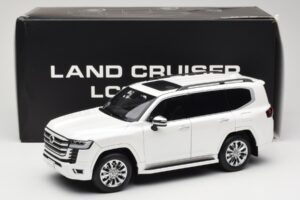 Toyota Land Cruiser J300 ZX Bílý LCD 1:18 LCD18013-ZX-WH Kov – obrázek 8 z 8