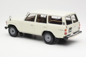 Toyota Land Cruiser J60 Bílý Kyosho 1:18 08956W Kov – obrázek 7 z 8