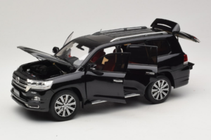 Toyota Land Cruiser LC200 Černý Kengfai 1:18 KF024-13 Kov – obrázek 2 z 8
