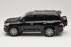 Toyota Land Cruiser LC200 Černý Kengfai 1:18 KF024-13 Kov – obrázek 4 z 8
